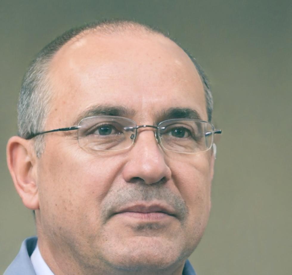 Retrato profissional de Henrique Souza, fundador de startup